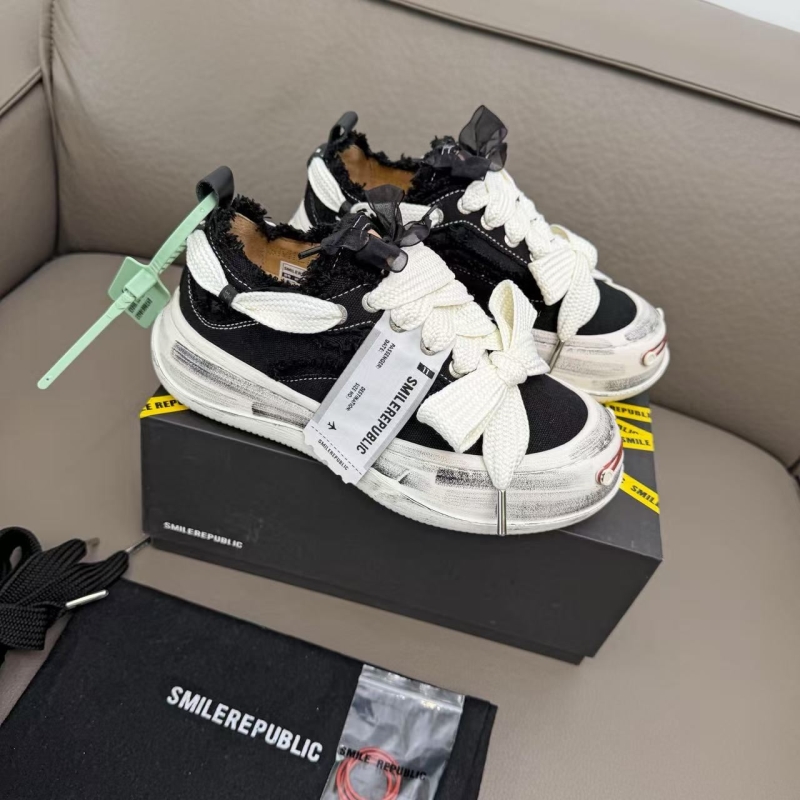 Smilerepublic Canvas Shoes